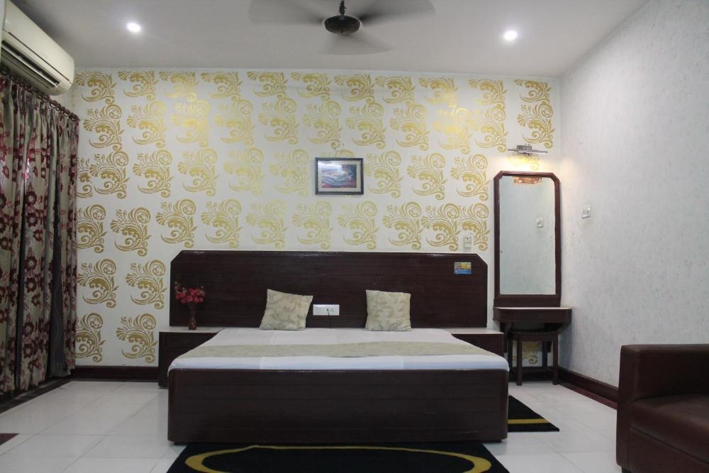 Room image 4